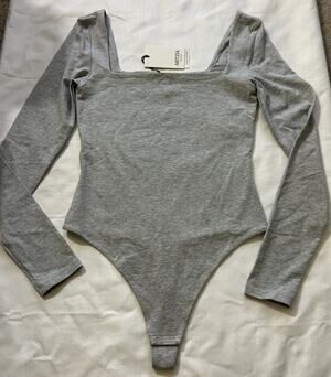 Aritzia NWT Contour Square neck Blanc Bodysuit Grey Size Small
